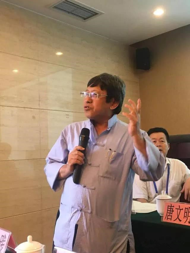 王琛发先生做发言介绍