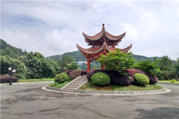 龙居山陵园景观