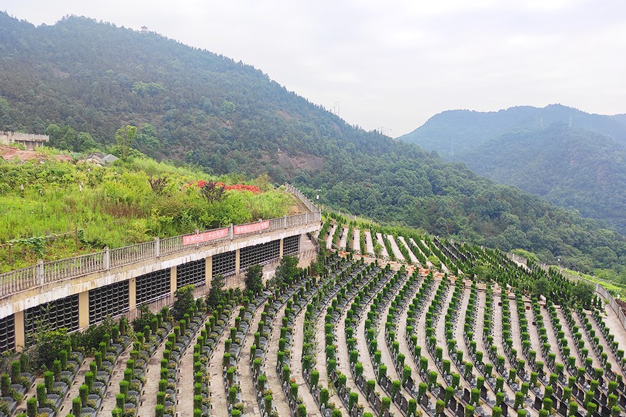 燕尾山公墓墓区