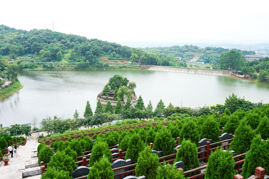 重庆壁葬龙居山陵园环境