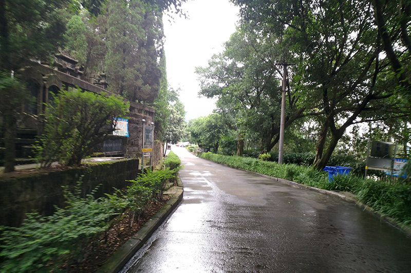 龙居山公墓道路景观