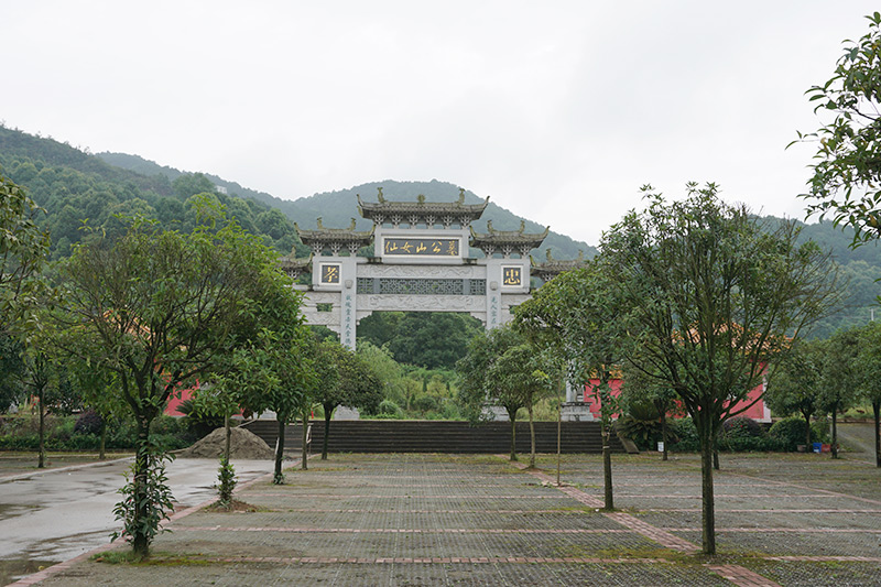 仙女山公墓牌楼